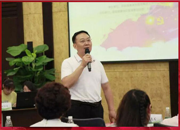 10中國非公醫(yī)療機(jī)構(gòu)協(xié)會健康管理與健康保險分會副秘書長張飛天點評嘉賓.jpg